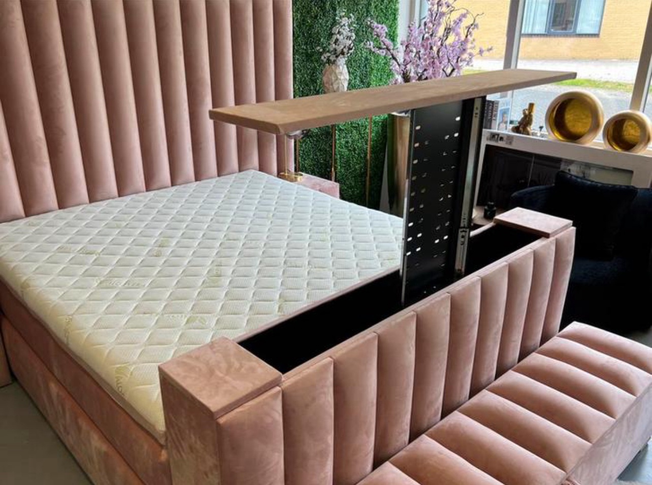 Luxe Velvet Boxspring Laura + TV lift NIEUW - UNIEK - Roze - Afbeelding 2